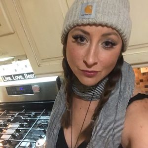 Meet your Posher, Elise